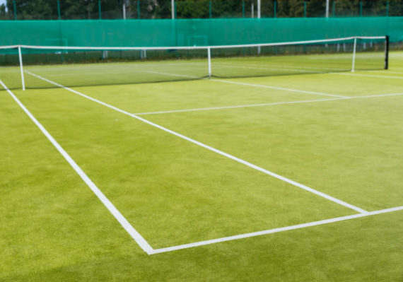 construction court de tennis gazon synthétique à Saint-Raphaël
